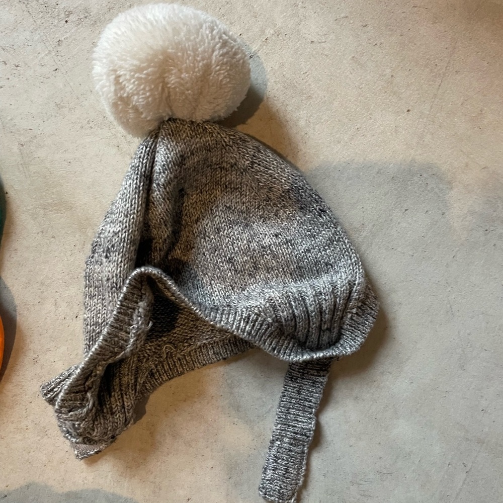 Gap winter hat 0-6 month